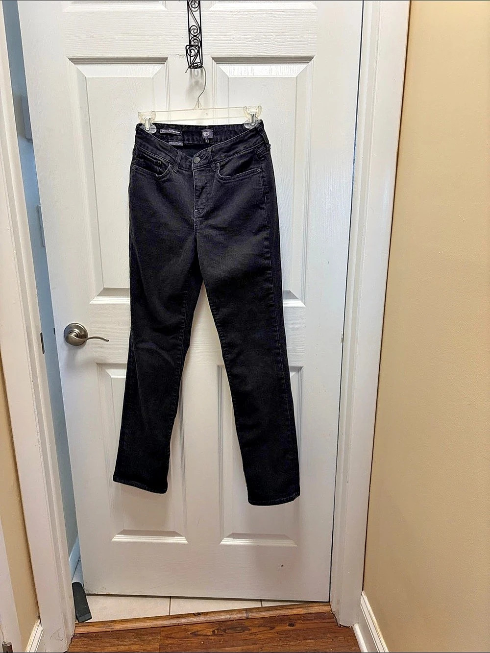 NYDJ Marilyn Straight Black Jeans Size 4 Like New